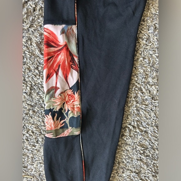 5/$25 Zara NWT black floral leggings size small - Picture 4 of 9